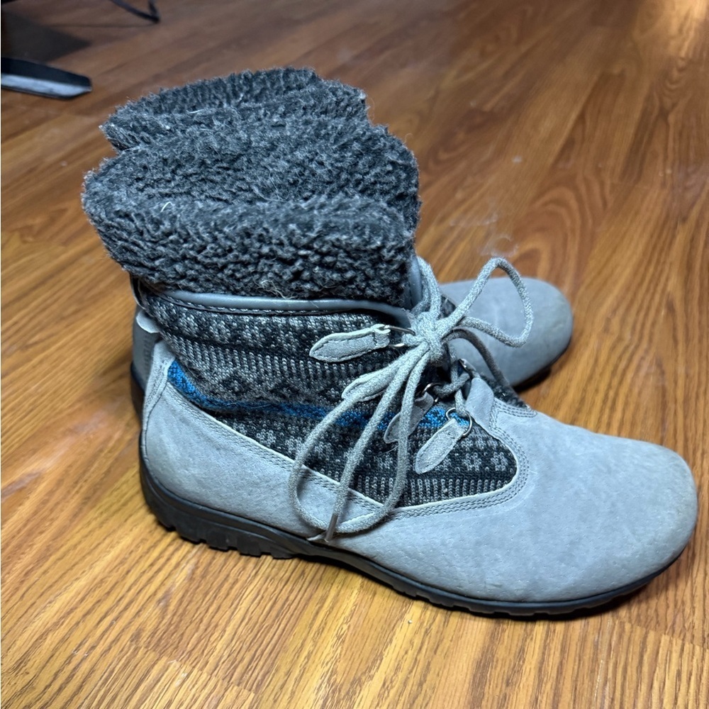 Propét Delaney Alpine women's boots in grey suede & sweater knit size 8